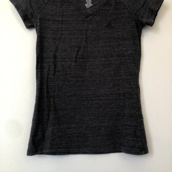 ADIDAS Solid Dark Gray Short Sleeve V-Neck Logo Activewear Tee T-Shirt Small S - Picture 3 of 7
